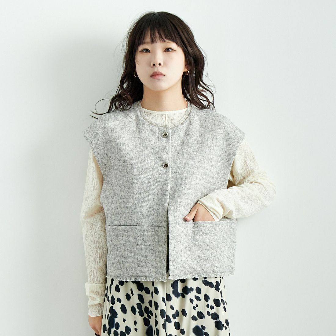 CHIGNON [シニヨン] ツイードショートベスト [4646-494MK] IVORY &&モデル身長：167cm 着用サイズ：F&&