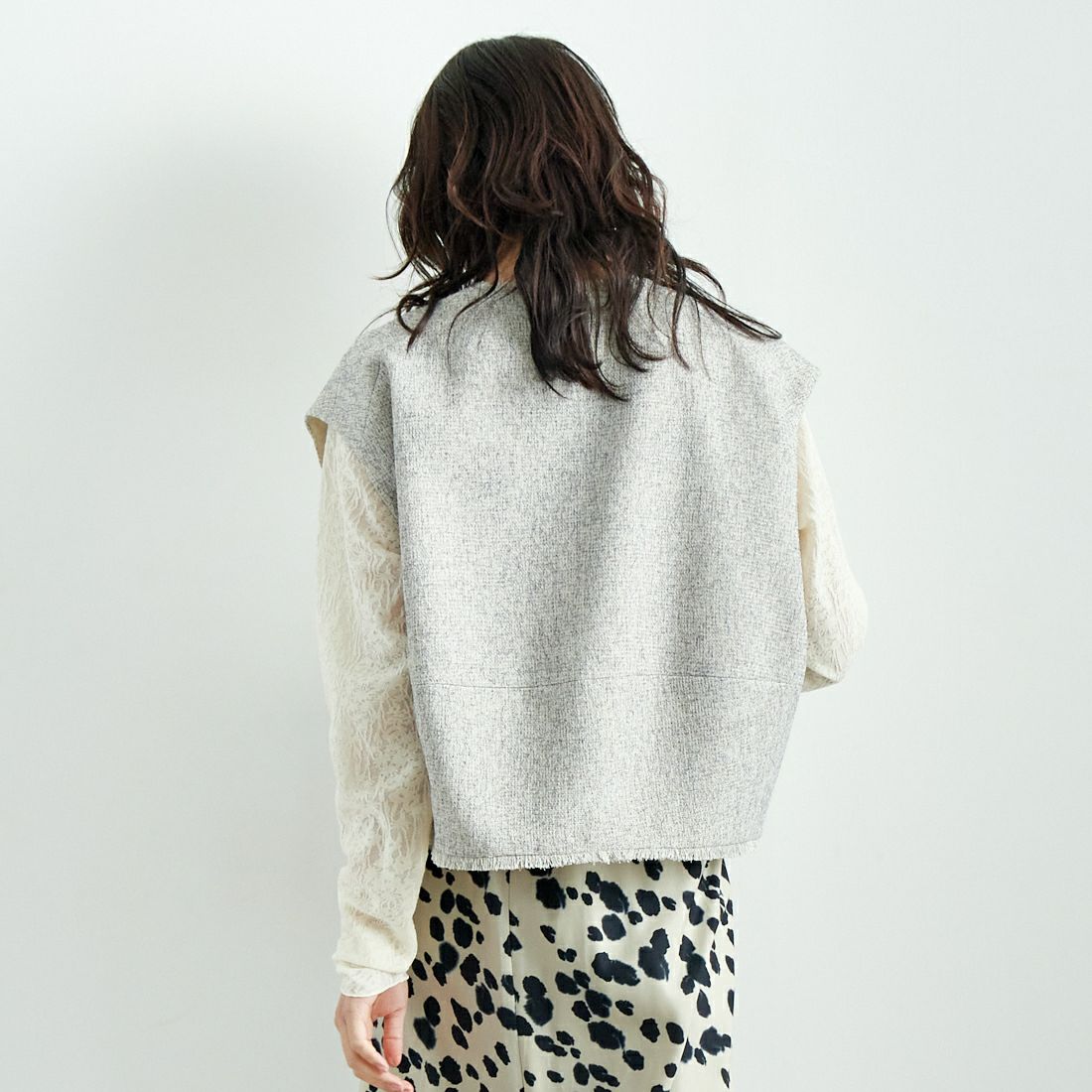 CHIGNON [シニヨン] ツイードショートベスト [4646-494MK] IVORY &&モデル身長：167cm 着用サイズ：F&&