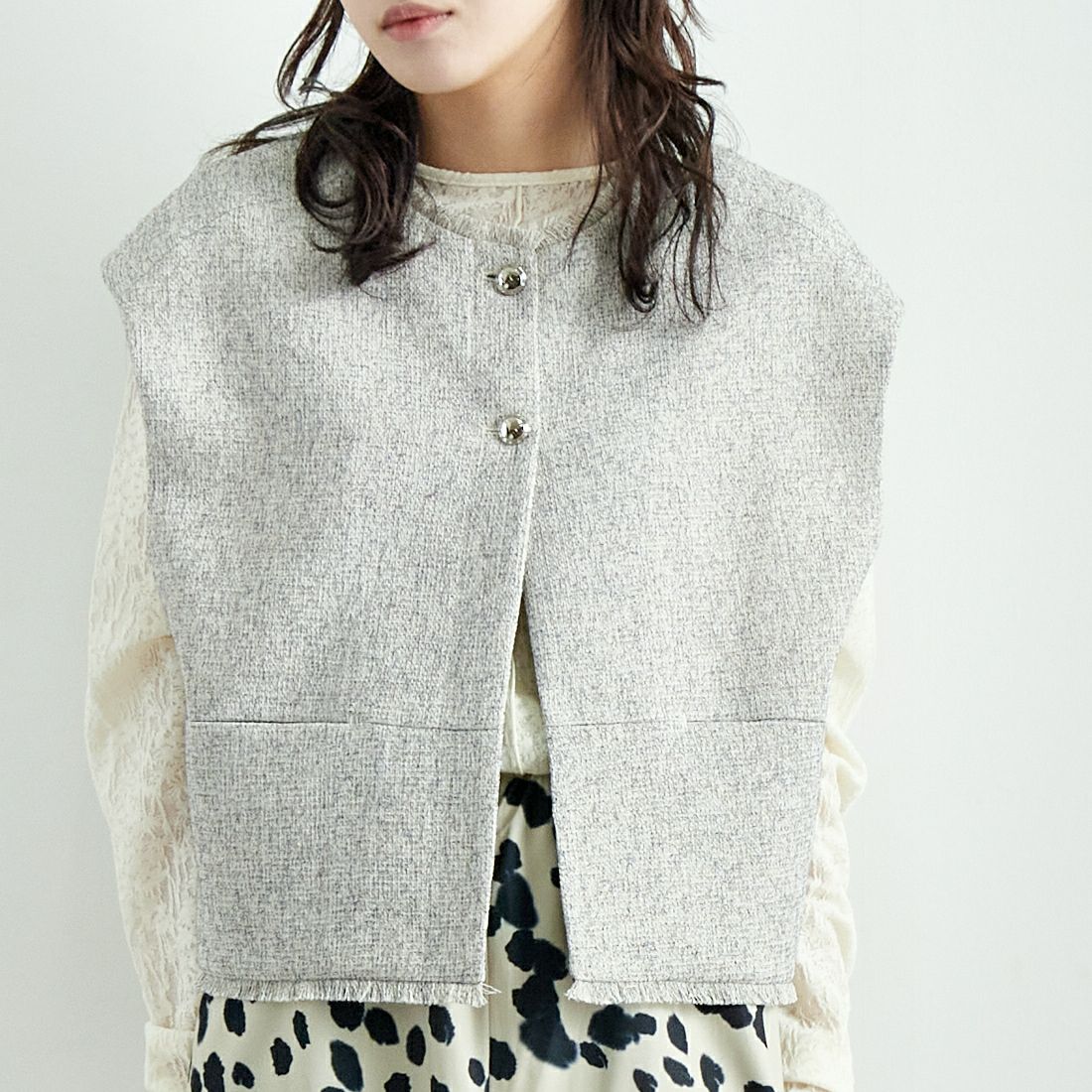 CHIGNON [シニヨン] ツイードショートベスト [4646-494MK] IVORY &&モデル身長：167cm 着用サイズ：F&&