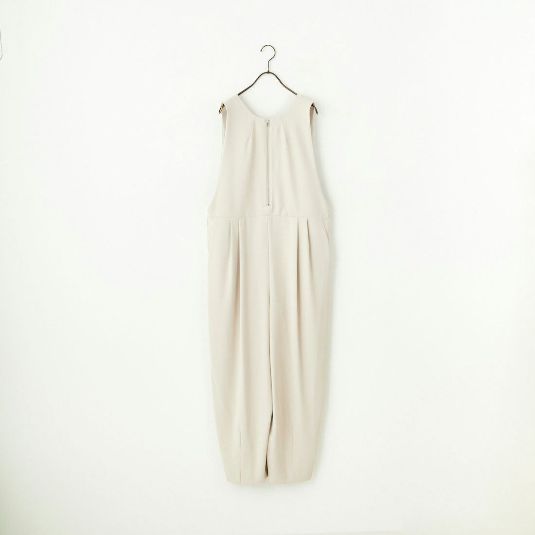 L.BEIGE