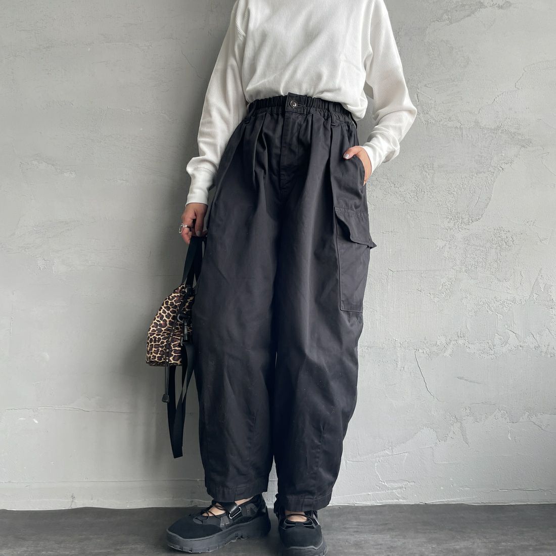 HARVESTY [ハーベスティ] サーカスカーゴパンツ [A11908] 55 19 BLACK &&モデル身長：159cm 着用サイズ：1&&