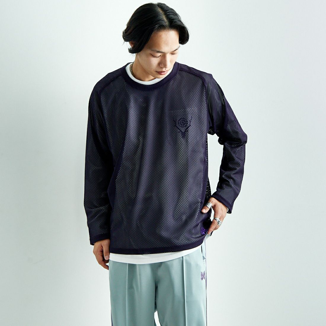 Needles [ニードルズ] ロングスリーブUネックTシャツ [QV345] B DK.PUPLE &&モデル身長：179cm 着用サイズ：L&&