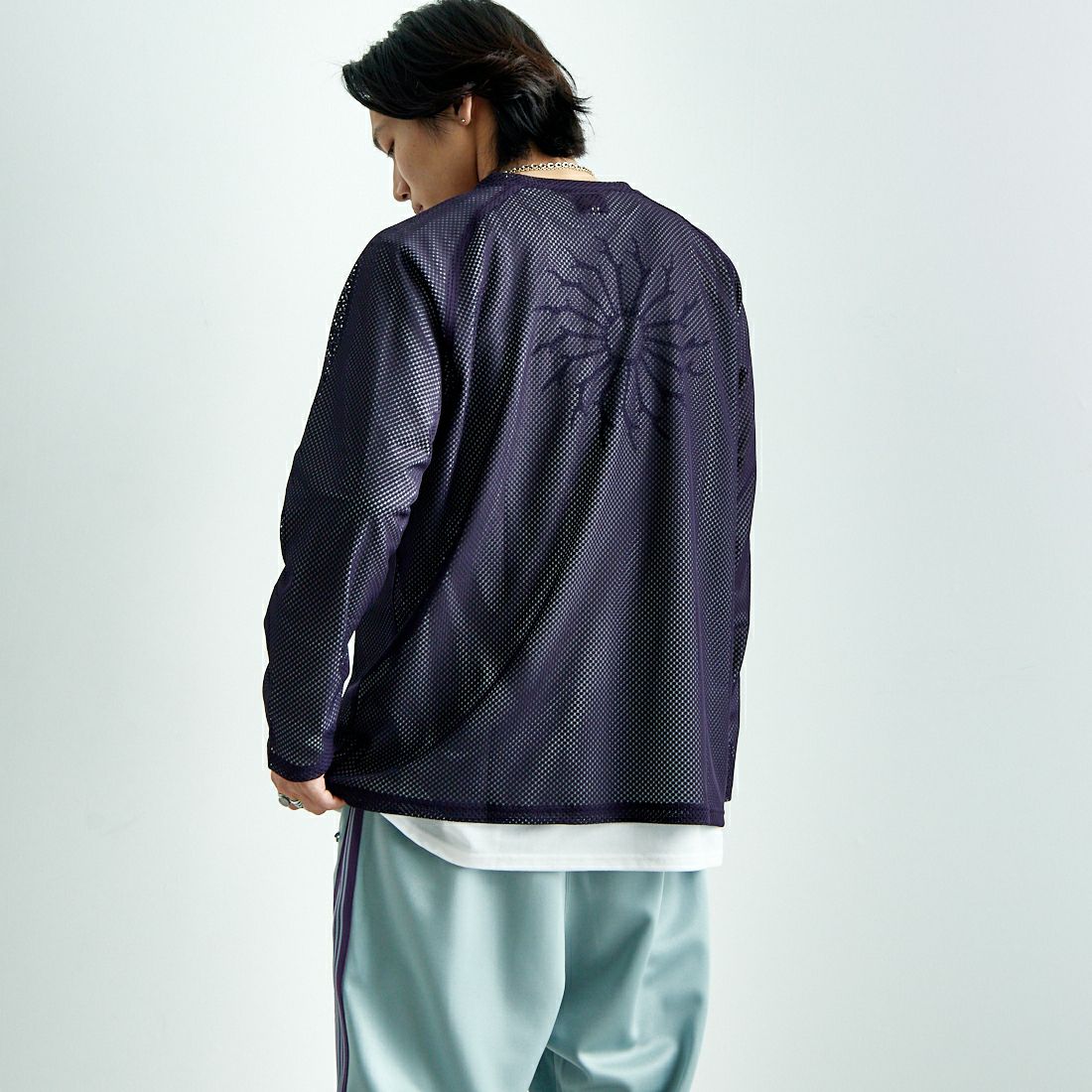 Needles [ニードルズ] ロングスリーブUネックTシャツ [QV345] B DK.PUPLE &&モデル身長：179cm 着用サイズ：L&&