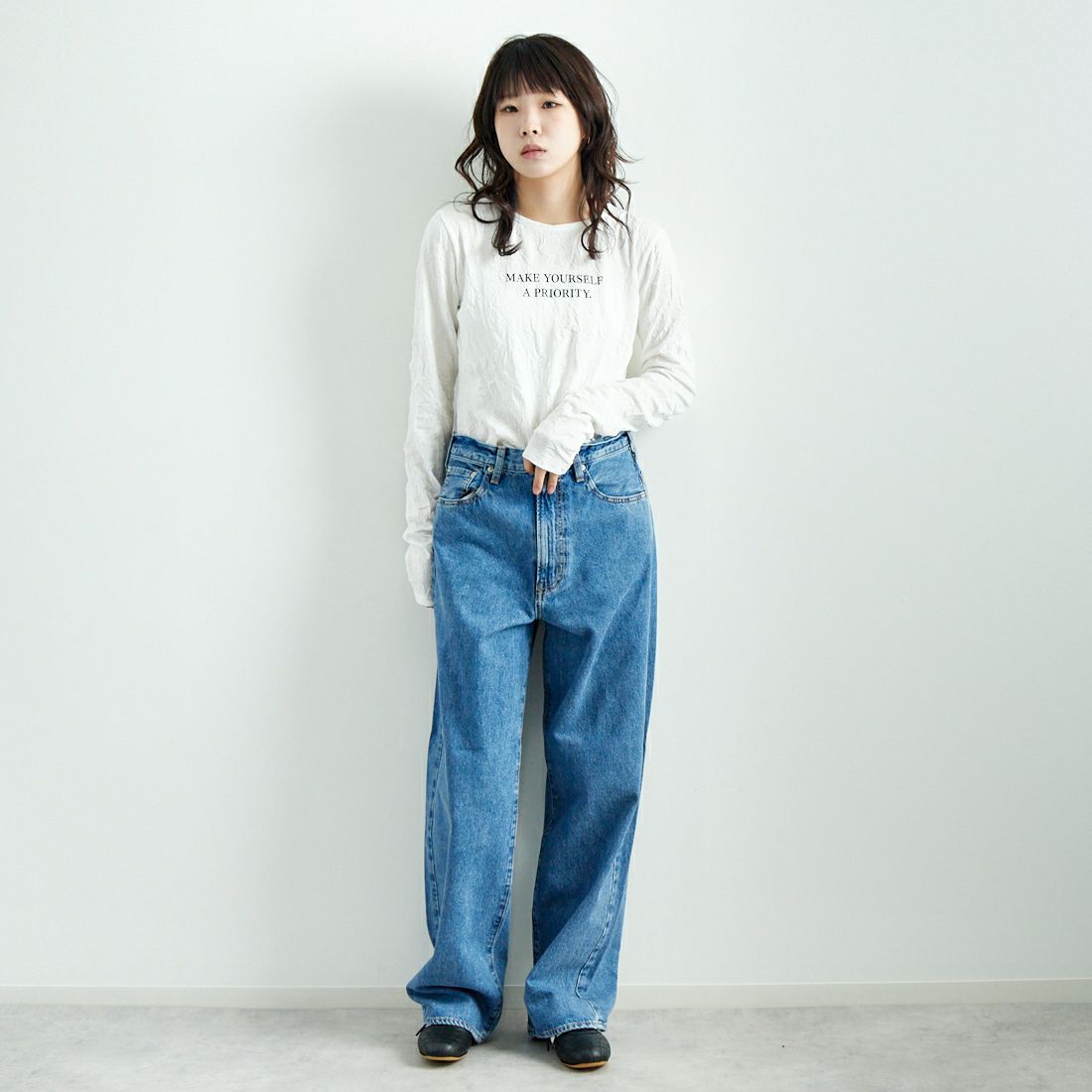 DIGNITE COLLIER [ディニテコリエ] キャッチワッシャーTシャツ [80243601] 031 ｵﾌﾎﾜｲﾄ &&モデル身長：167cm 着用サイズ：F&&