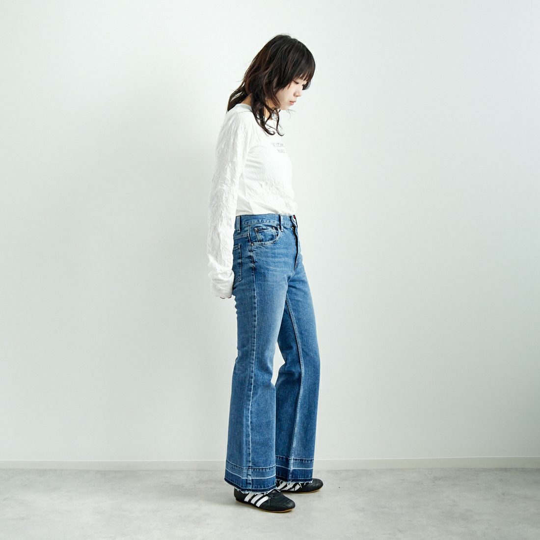 DIGNITE COLLIER [ディニテコリエ] キャッチワッシャーTシャツ [80243601] 031 ｵﾌﾎﾜｲﾄ &&モデル身長：167cm 着用サイズ：F&&