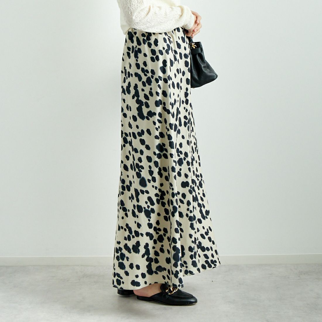 CHIGNON [シニヨン] ダルメシアンプリントマーメイドスカート [2246-497MK] BEIGE &&モデル身長：167cm 着用サイズ：F&&