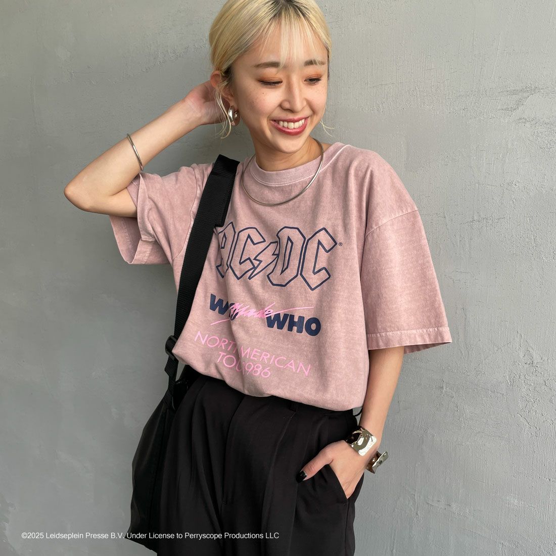GOOD ROCK SPEED [グッドロックスピード] 別注 AC/DC ロックプリントTシャツ(Who Made Who) [INTN-023-JF] PINK &&モデル身長：150cm 着用サイズ：M&&