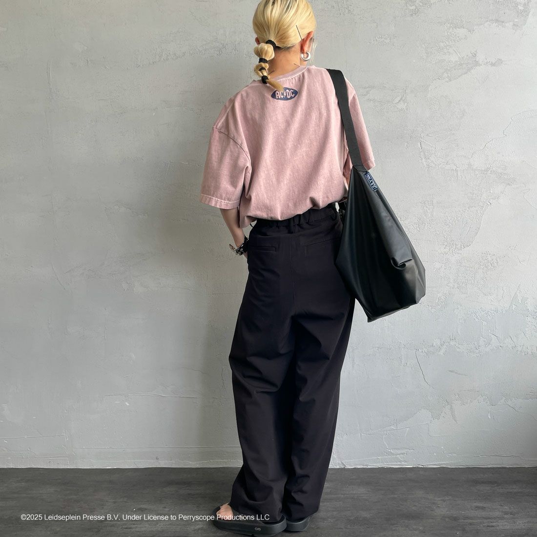 GOOD ROCK SPEED [グッドロックスピード] 別注 AC/DC ロックプリントTシャツ(Who Made Who) [INTN-023-JF] PINK &&モデル身長：150cm 着用サイズ：M&&