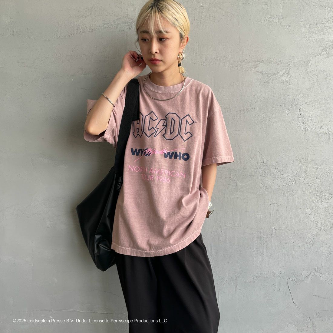 GOOD ROCK SPEED [グッドロックスピード] 別注 AC/DC ロックプリントTシャツ(Who Made Who) [INTN-023-JF] PINK &&モデル身長：150cm 着用サイズ：M&&