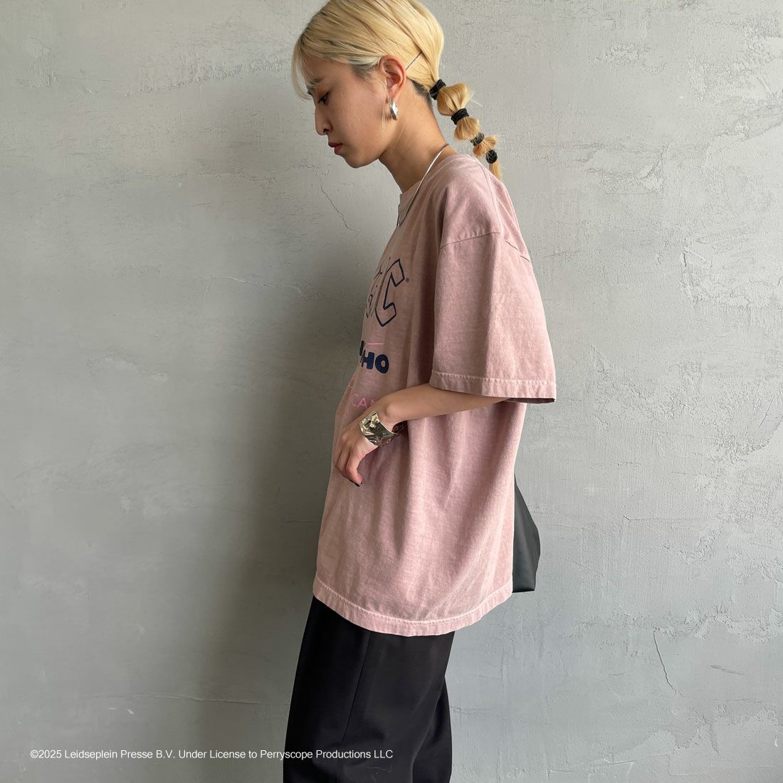 GOOD ROCK SPEED [グッドロックスピード] 別注 AC/DC ロックプリントTシャツ(Who Made Who) [INTN-023-JF] PINK &&モデル身長：150cm 着用サイズ：M&&