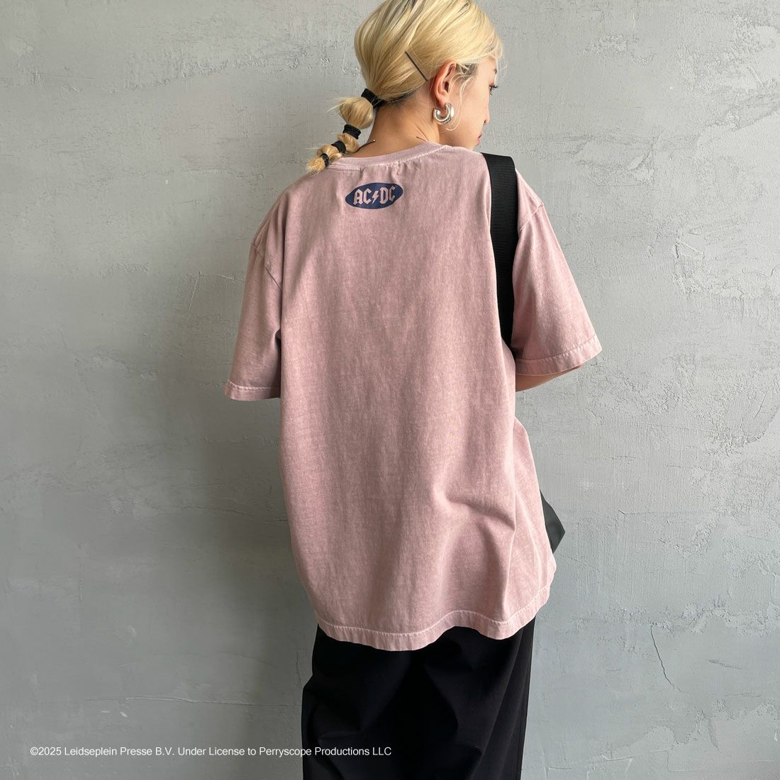 GOOD ROCK SPEED [グッドロックスピード] 別注 AC/DC ロックプリントTシャツ(Who Made Who) [INTN-023-JF] PINK &&モデル身長：150cm 着用サイズ：M&&