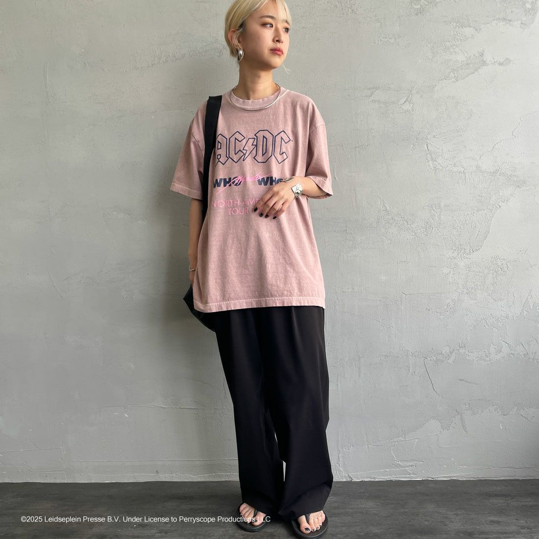GOOD ROCK SPEED [グッドロックスピード] 別注 AC/DC ロックプリントTシャツ(Who Made Who) [INTN-023-JF] PINK &&モデル身長：150cm 着用サイズ：M&&