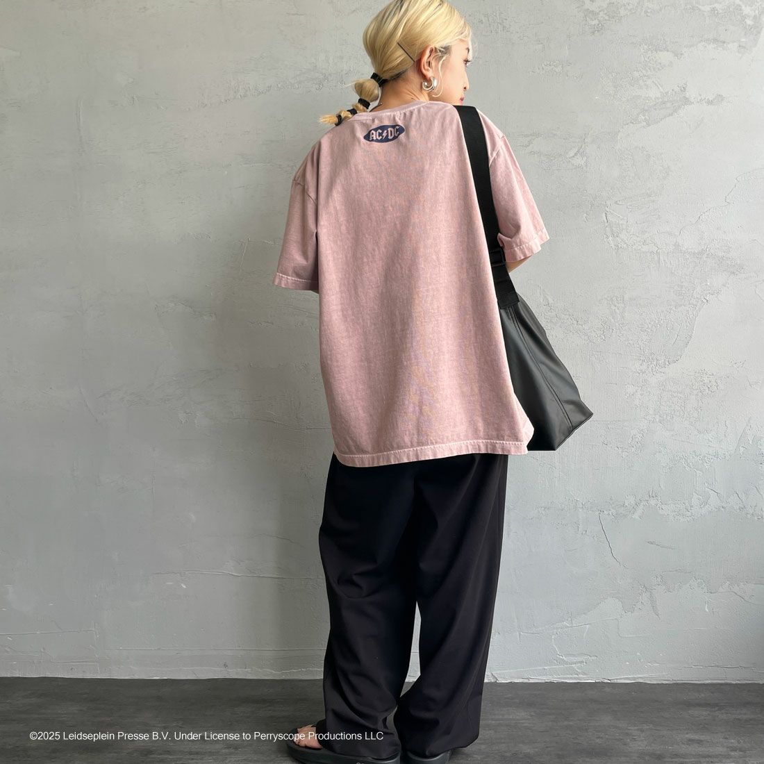 GOOD ROCK SPEED [グッドロックスピード] 別注 AC/DC ロックプリントTシャツ(Who Made Who) [INTN-023-JF] PINK &&モデル身長：150cm 着用サイズ：M&&