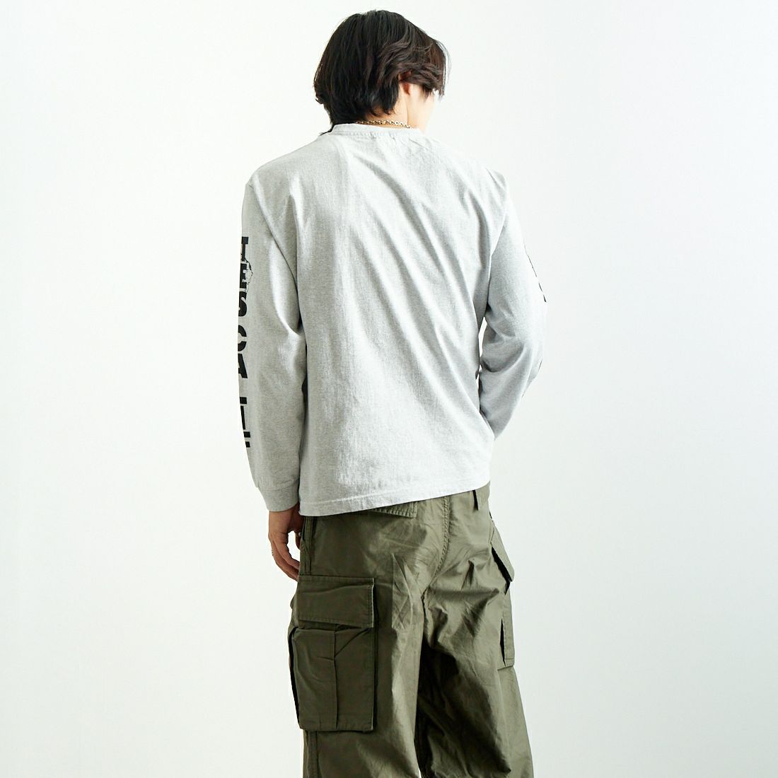 The Endless Summer [エンドレスサマー] TES スリーブロゴロングスリーブTシャツ [FH-25374315] 03 MIX GRY &&モデル身長：179cm 着用サイズ：M&&