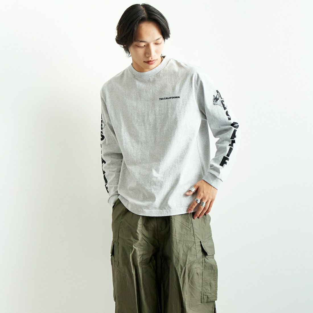 The Endless Summer [エンドレスサマー] TES スリーブロゴロングスリーブTシャツ [FH-25374315] 03 MIX GRY &&モデル身長：179cm 着用サイズ：M&&