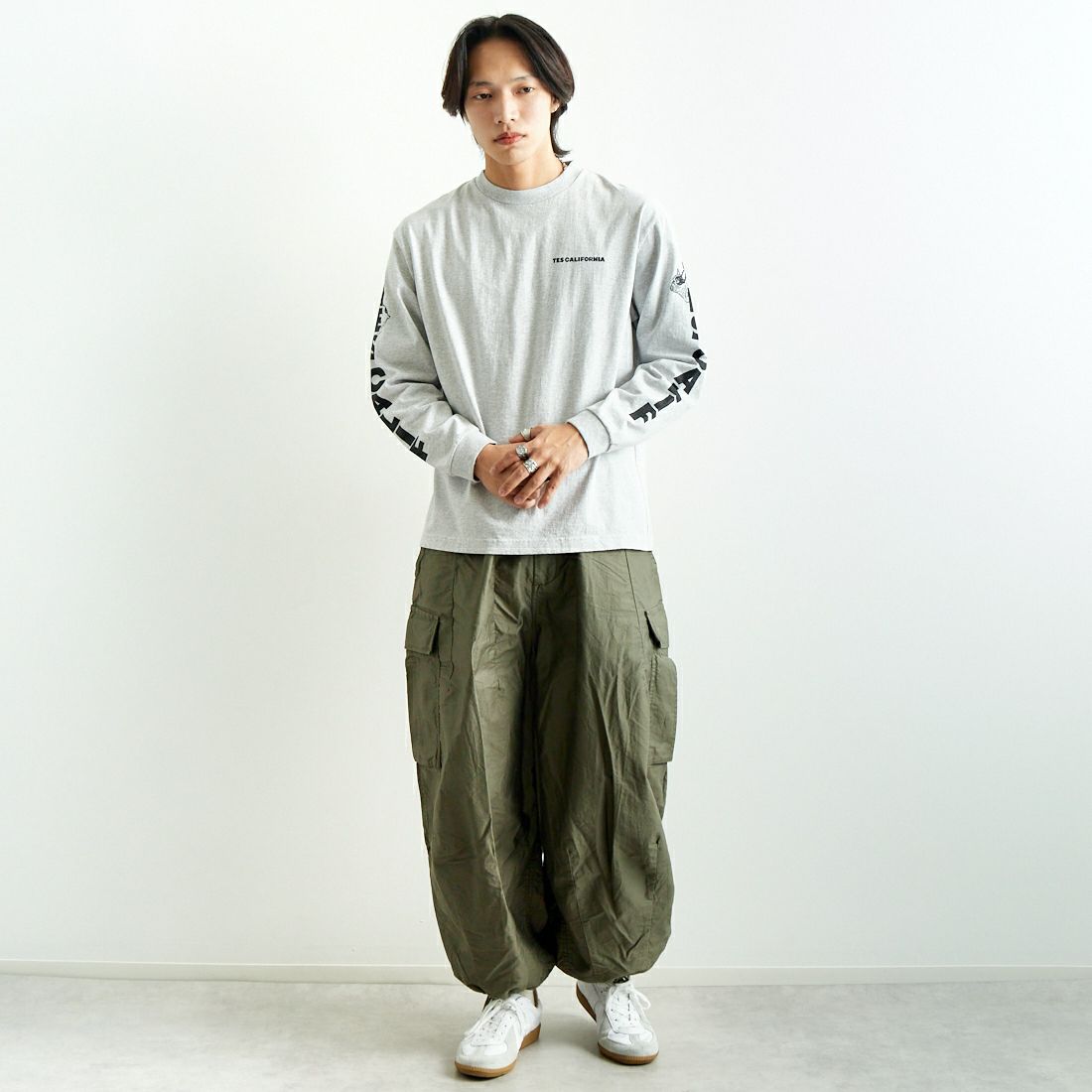 The Endless Summer [エンドレスサマー] TES スリーブロゴロングスリーブTシャツ [FH-25374315] 03 MIX GRY &&モデル身長：179cm 着用サイズ：M&&