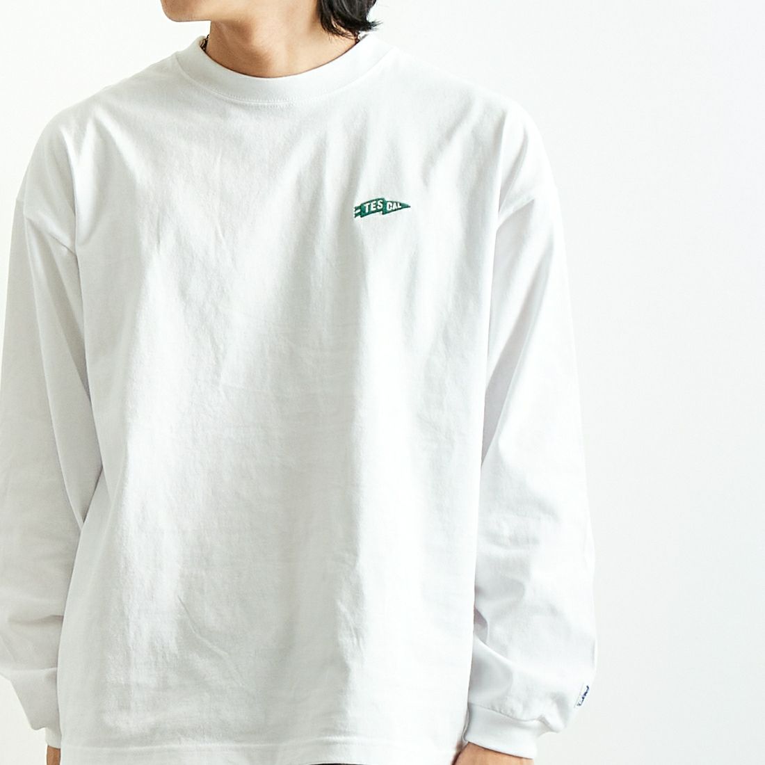 The Endless Summer [エンドレスサマー] TES サガラ刺繍ビッグロングスリーブTシャツ [C-25374303] 07 WHITE &&モデル身長：179cm 着用サイズ：M&&