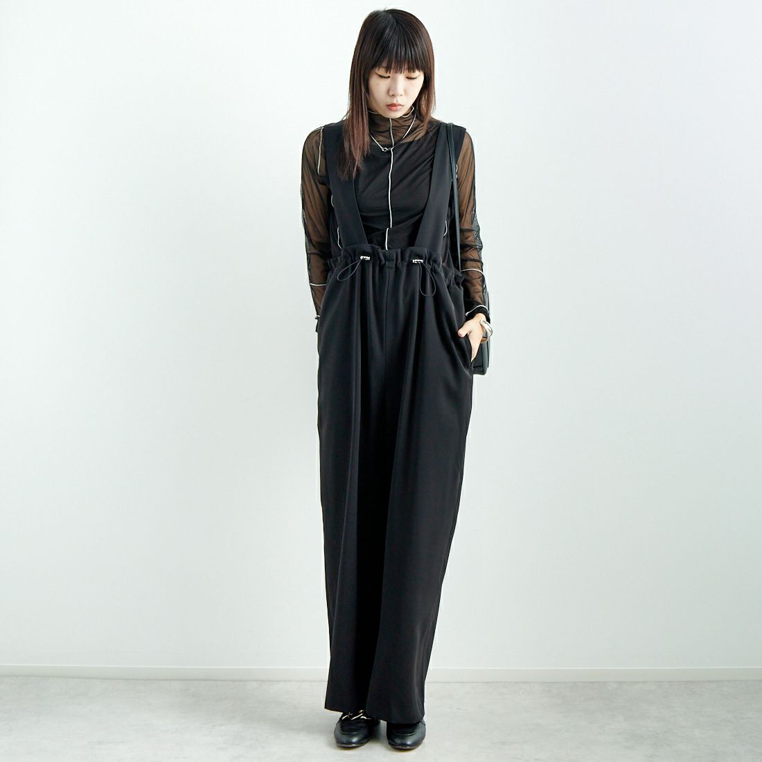 CHIGNON [シニヨン] ドロストデザインサロペット [3246-466KK] BLACK &&モデル身長：167cm 着用サイズ：F&&