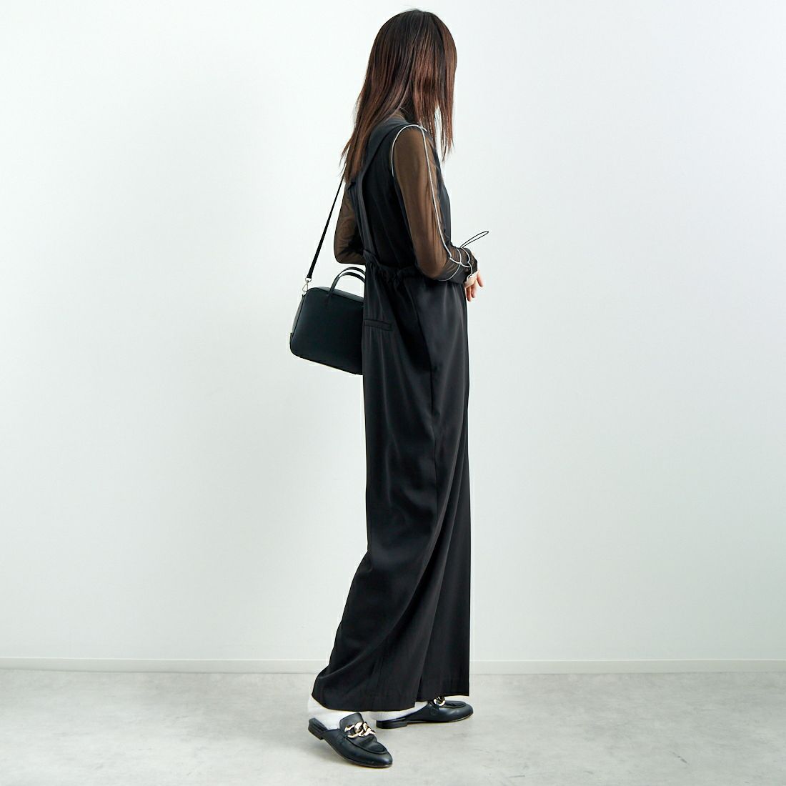 CHIGNON [シニヨン] ドロストデザインサロペット [3246-466KK] BLACK &&モデル身長：167cm 着用サイズ：F&&