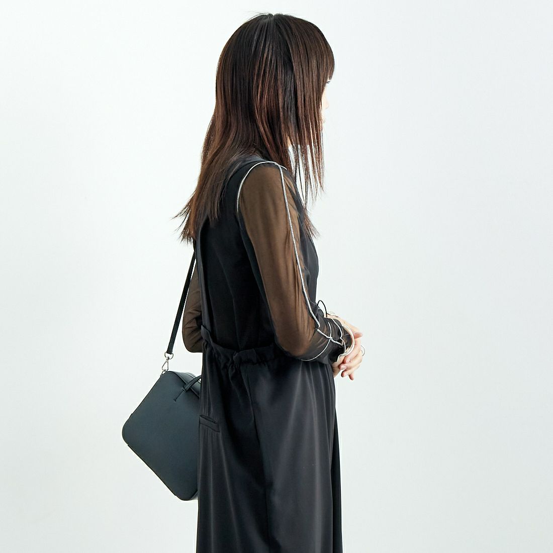 CHIGNON [シニヨン] ドロストデザインサロペット [3246-466KK] BLACK &&モデル身長：167cm 着用サイズ：F&&