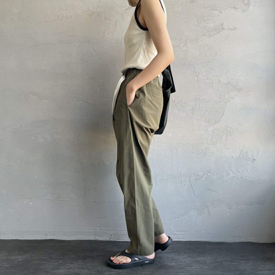 GRAMiCCi [グラミチ] 別注 エブリデイ ナイロンパンツ [GUP5-S2034-JF] OLIVE &&モデル身長：160cm 着用サイズ：S&&