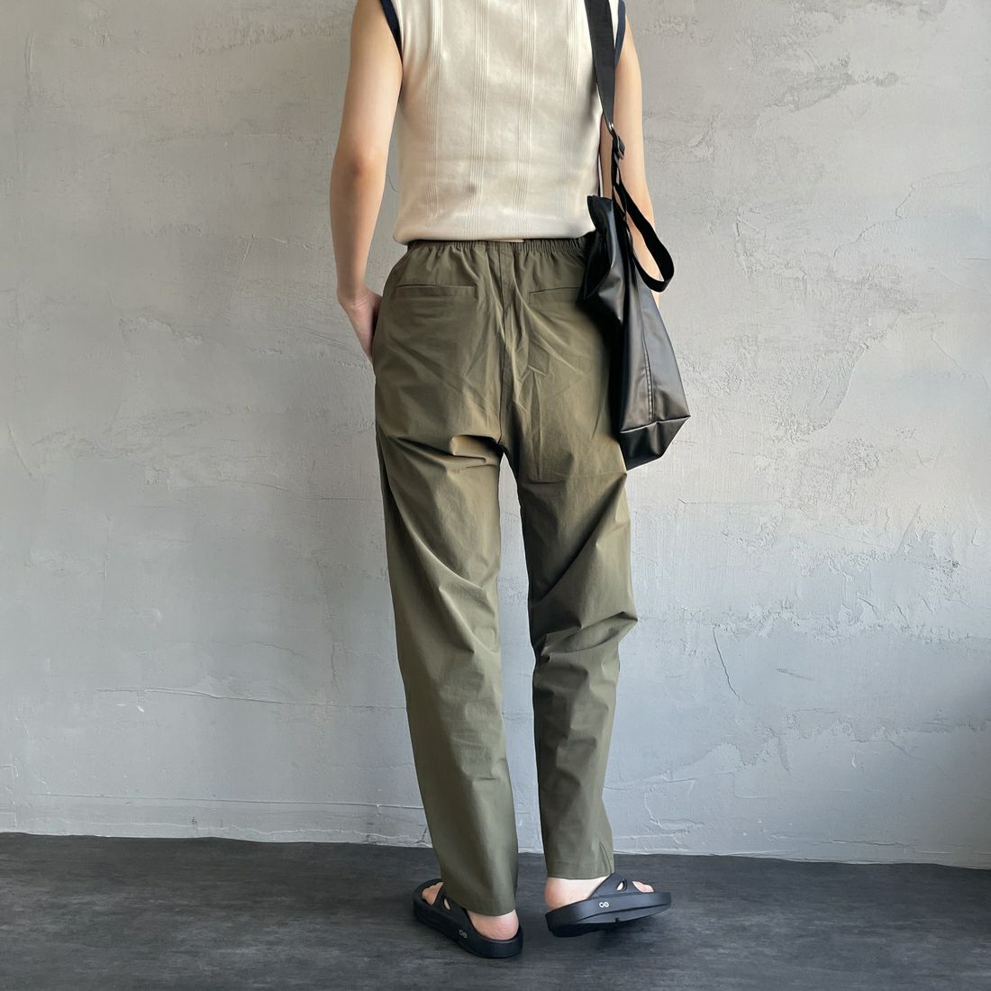 GRAMiCCi [グラミチ] 別注 エブリデイ ナイロンパンツ [GUP5-S2034-JF] OLIVE &&モデル身長：160cm 着用サイズ：S&&