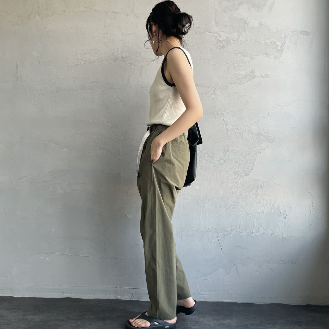 GRAMiCCi [グラミチ] 別注 エブリデイ ナイロンパンツ [GUP5-S2034-JF] OLIVE &&モデル身長：160cm 着用サイズ：S&&