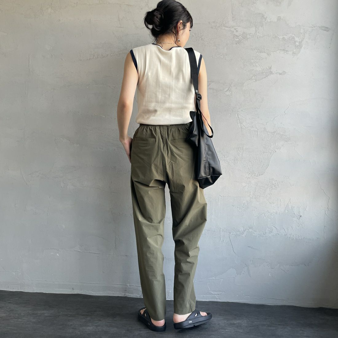 GRAMiCCi [グラミチ] 別注 エブリデイ ナイロンパンツ [GUP5-S2034-JF] OLIVE &&モデル身長：160cm 着用サイズ：S&&
