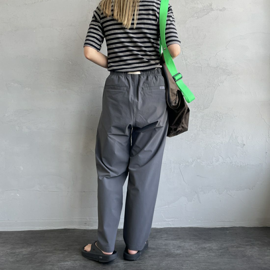 GRAMiCCi [グラミチ] 別注 エブリデイ ナイロンパンツ [GUP5-S2034-JF] GRAY &&モデル身長：156cm 着用サイズ：S&&