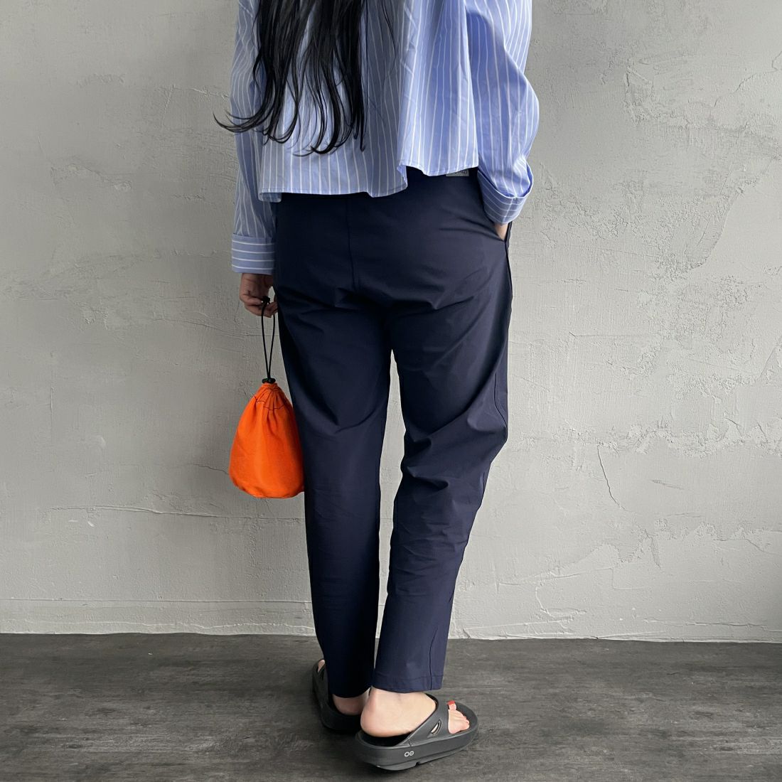 GRAMiCCi [グラミチ] 別注 エブリデイ ナイロンパンツ [GUP5-S2034-JF] NAVY &&モデル身長：156cm 着用サイズ：S&&