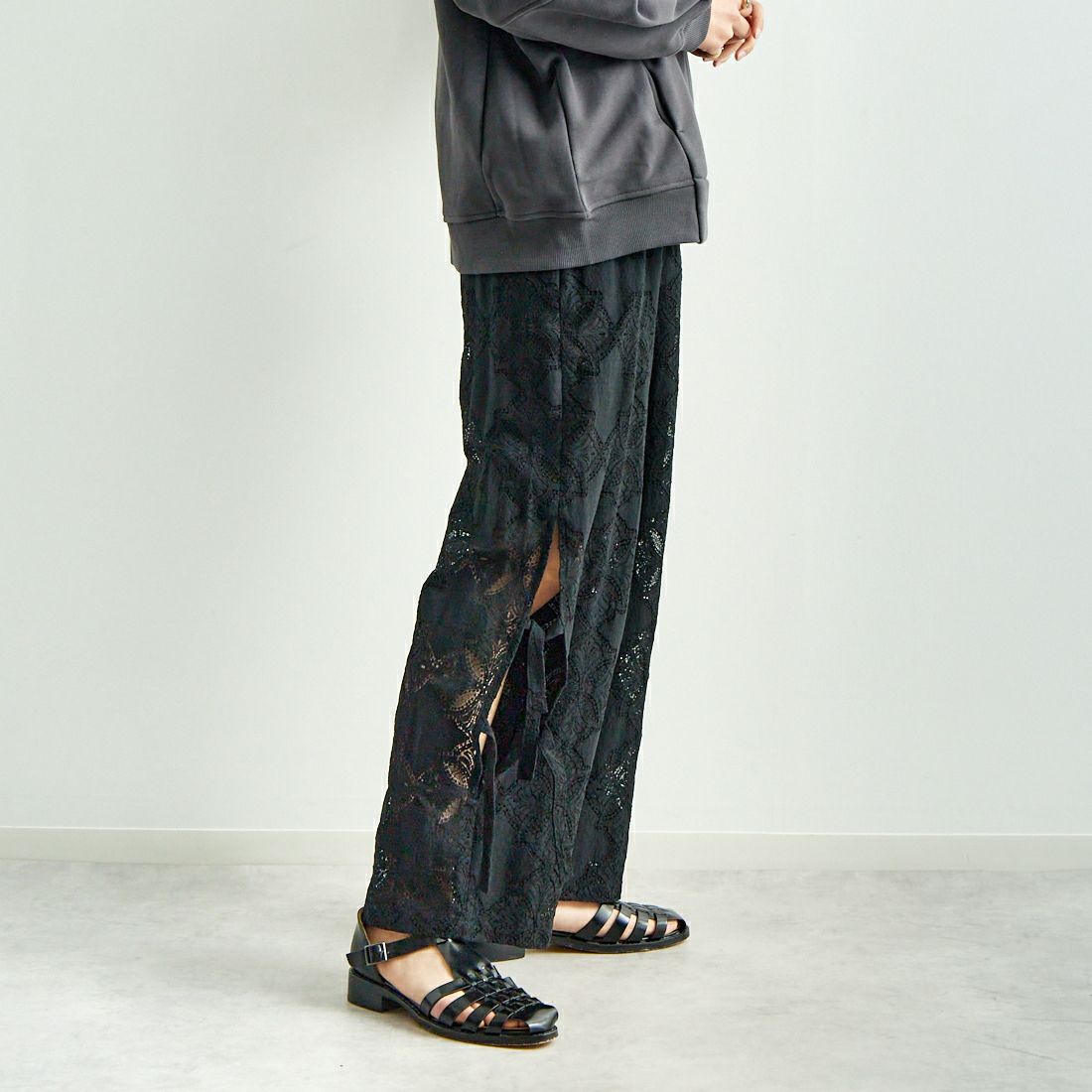 USINE [ユジーヌ] レース柄パンツ [2510302] BLACK &&モデル身長：160cm 着用サイズ：F&&