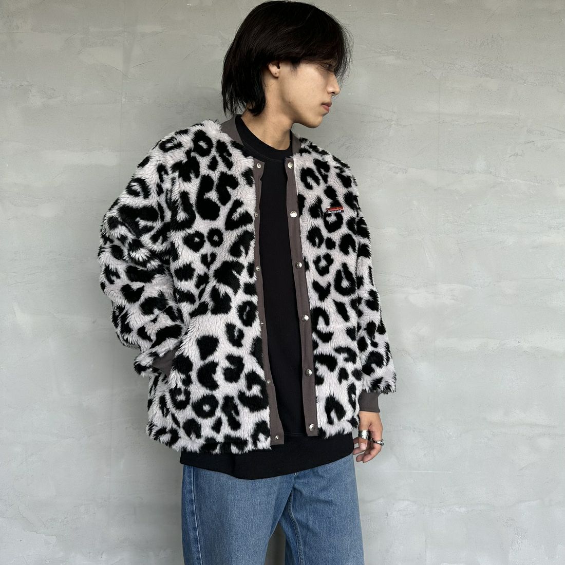 HELLO CALIF [ハローカリフ] ボアボンバーコーチジャケット [HC-244-074] BIG LEOPAR &&モデル身長：179cm 着用サイズ：L&&