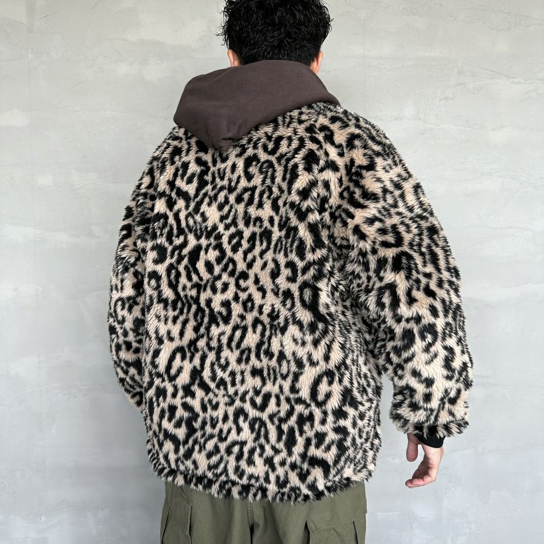 HELLO CALIF [ハローカリフ] ボアボンバーコーチジャケット [HC-244-074] LEOPARD &&モデル身長：168cm 着用サイズ：M&&