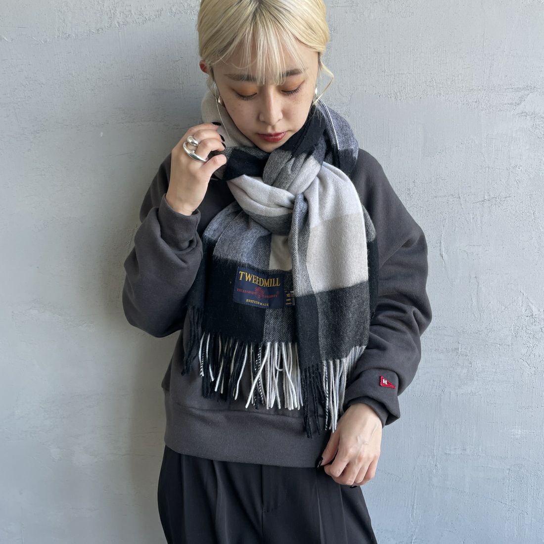 BLACK/NATU