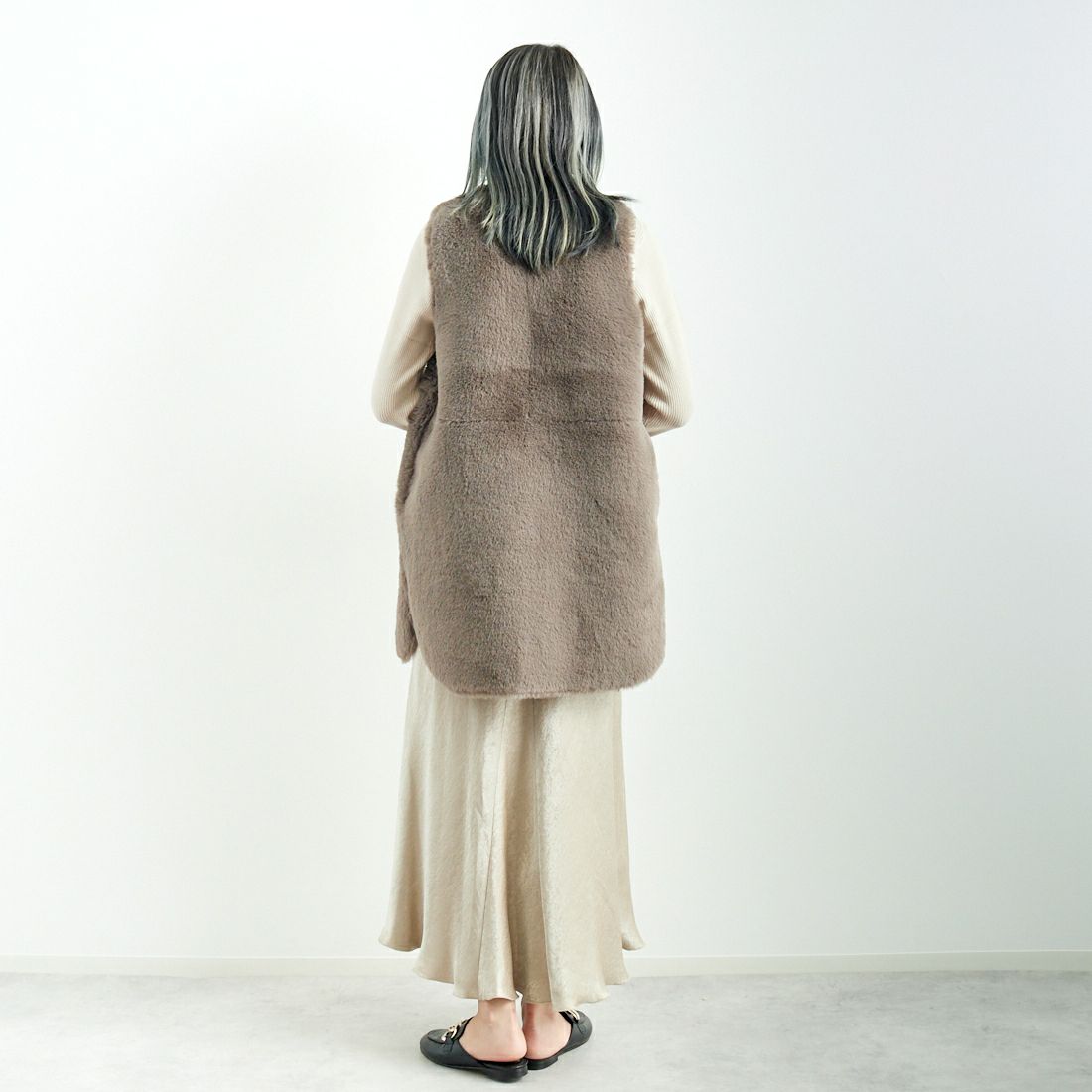 Jeans Factory Clothes [ジーンズファクトリークローズ] エコファーリバーシブルベスト [330018] 116 ｸﾞﾚｰｼﾞ &&モデル身長：167cm 着用サイズ：F&&