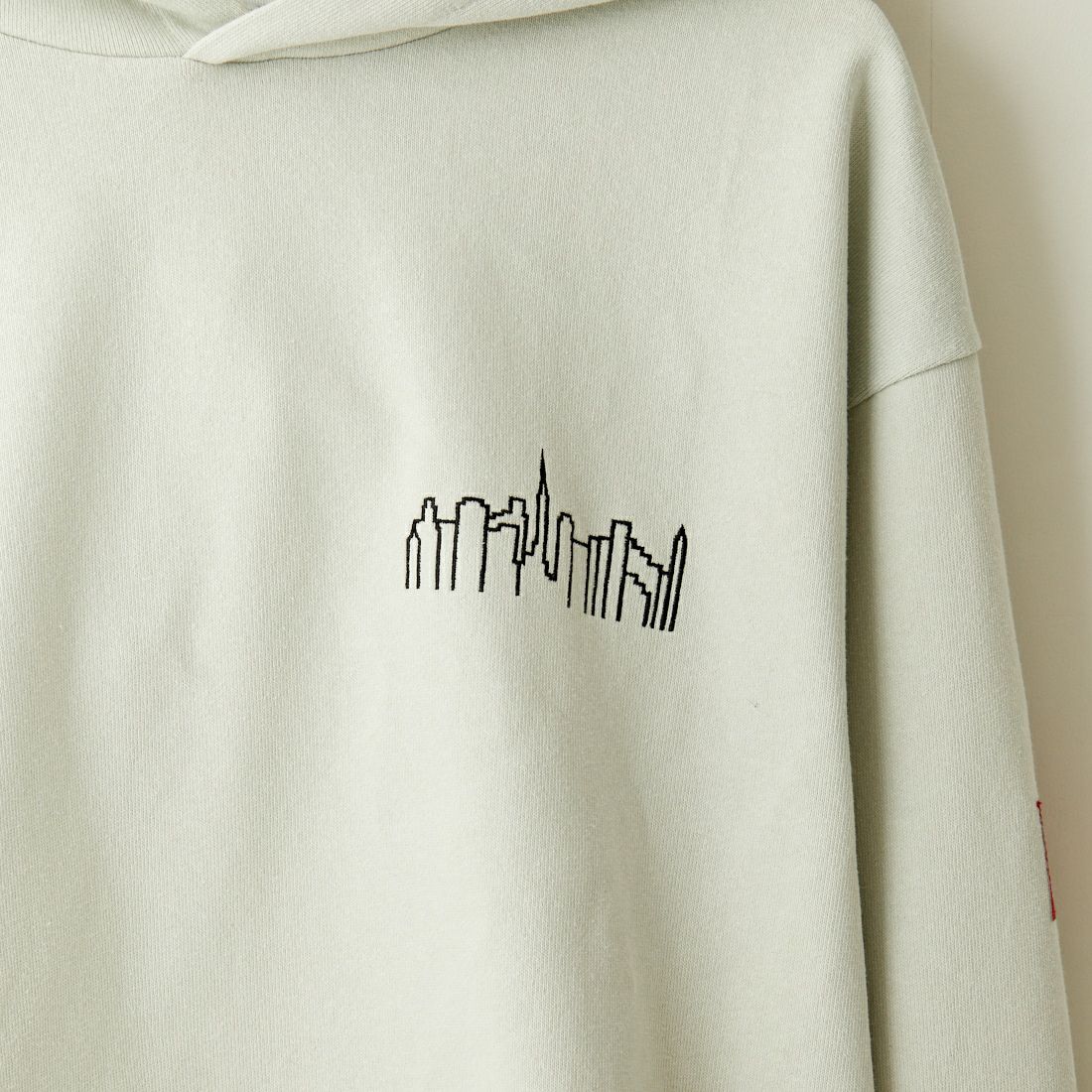 MANHATTAN PORTAGE [マンハッタンポーテージ] 別注 フードロゴ刺繍 スウェットパーカー [23FWMP-IN42-JF] GRAY