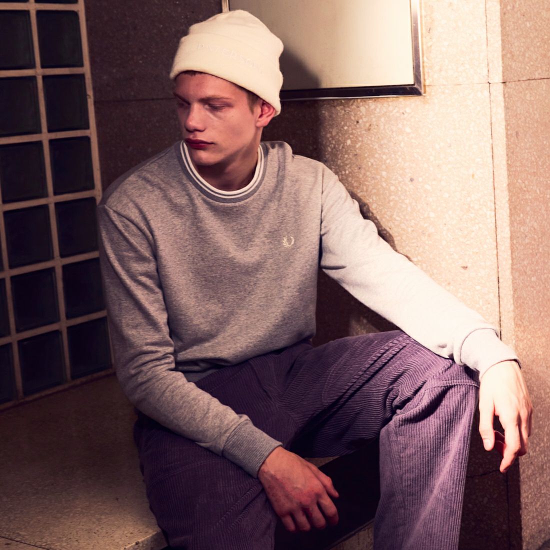 FRED PERRY [フレッドペリー] 別注 ツインティップライン ワンポイントロゴ刺繍クルーネックスウェット [FPM-24A-004-JF] STEEL MARL