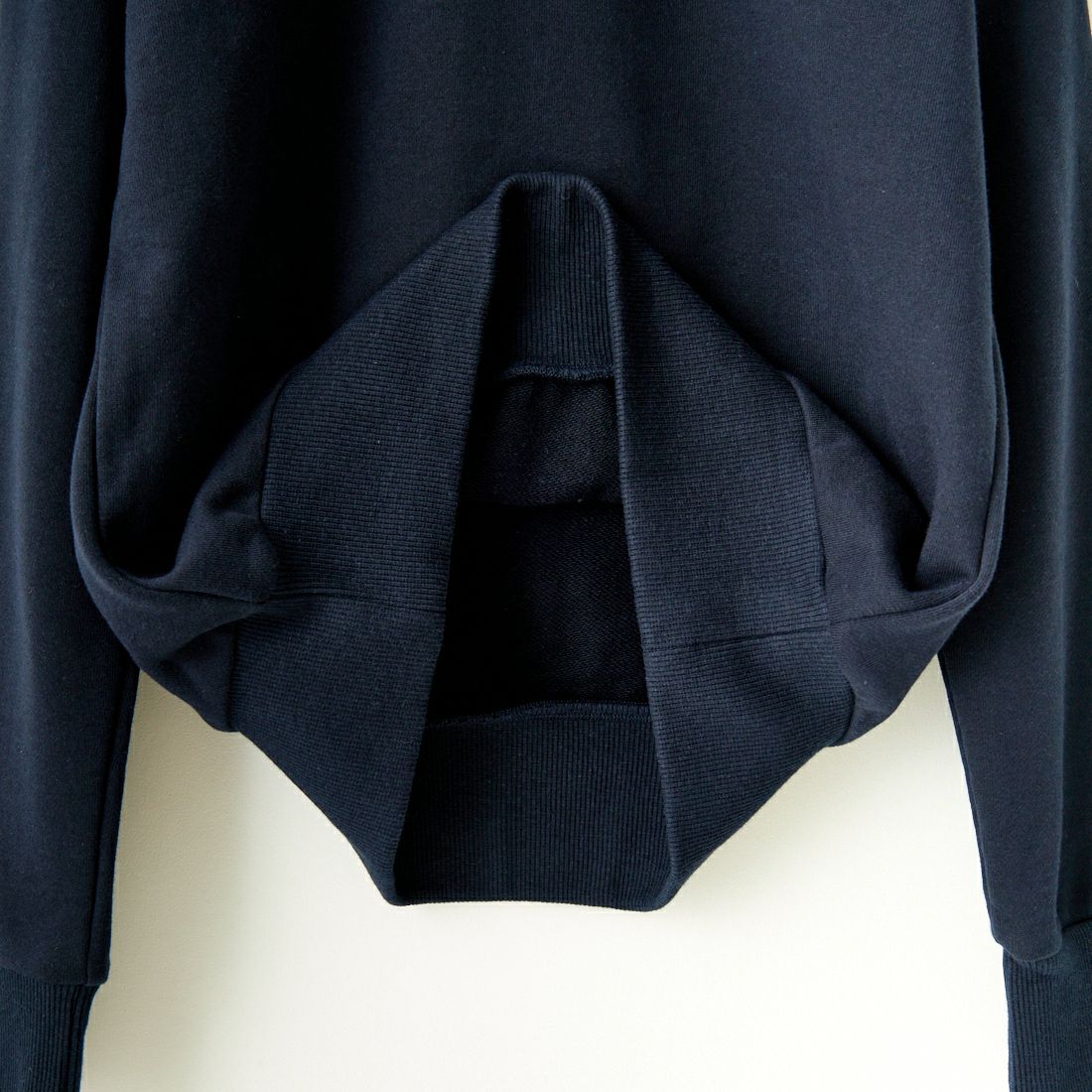 FRED PERRY [フレッドペリー] 別注 ツインティップライン ワンポイントロゴ刺繍クルーネックスウェット [FPM-24A-004-JF] NAVY