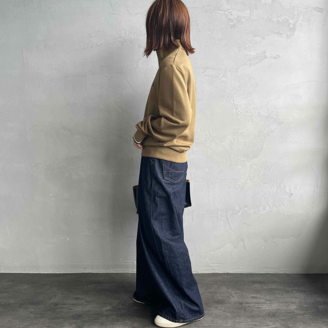 FRED PERRY [フレッドペリー] ワンポイントロゴ刺繍 ハーフジップスウェット [M3574] Z60 SHADED &&モデル身長：158cm 着用サイズ：S&&