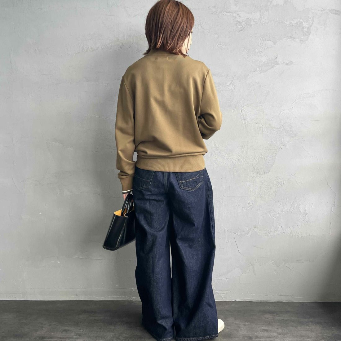 FRED PERRY [フレッドペリー] ワンポイントロゴ刺繍 ハーフジップスウェット [M3574] Z60 SHADED &&モデル身長：158cm 着用サイズ：S&&