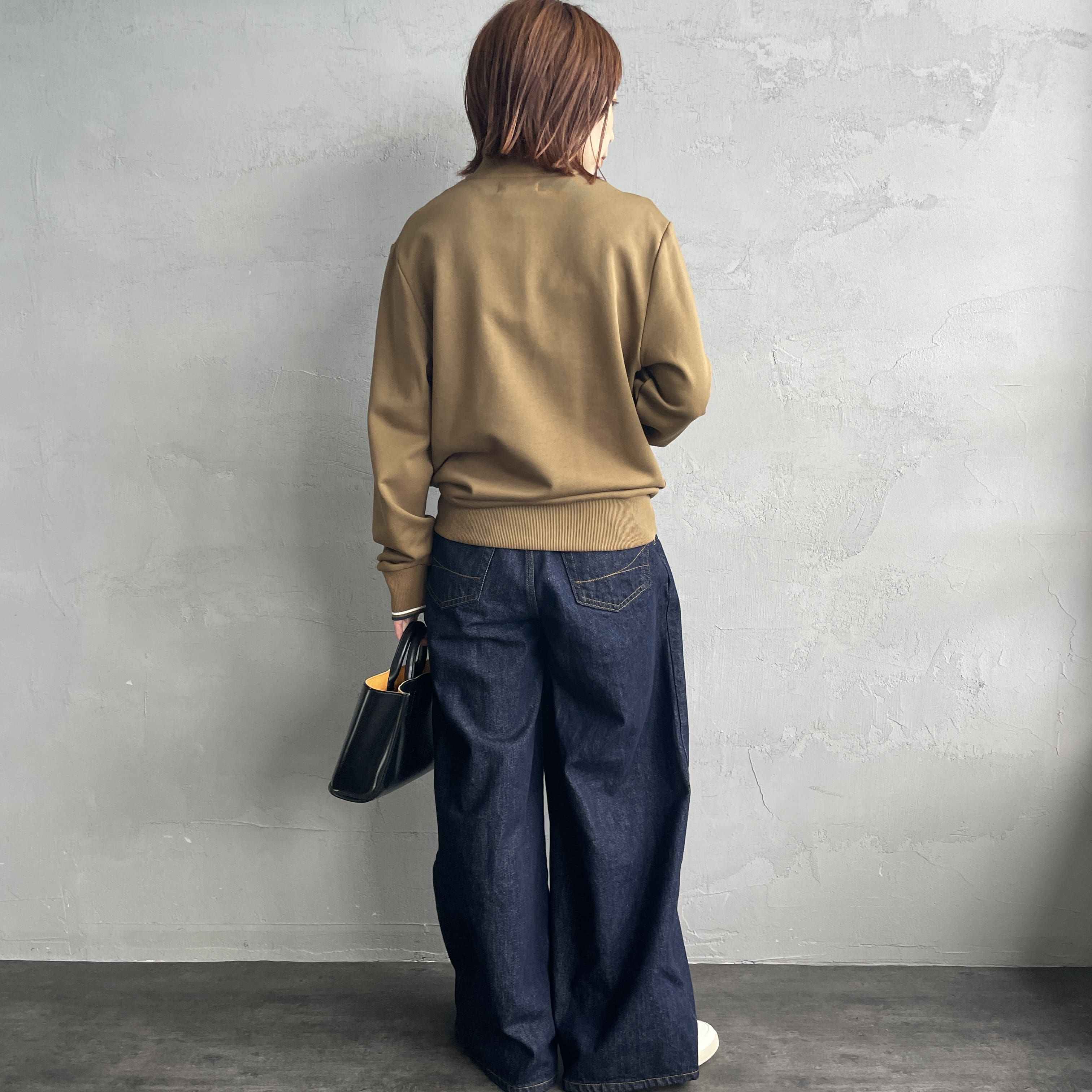 FRED PERRY [フレッドペリー] ワンポイントロゴ刺繍 ハーフジップスウェット [M3574] Z60 SHADED &&モデル身長：158cm 着用サイズ：S&&