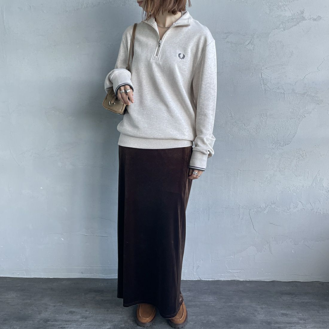 FRED PERRY [フレッドペリー] ワンポイントロゴ刺繍 ハーフジップスウェット [M3574] W50 PORRID &&モデル身長：158cm 着用サイズ：S&&