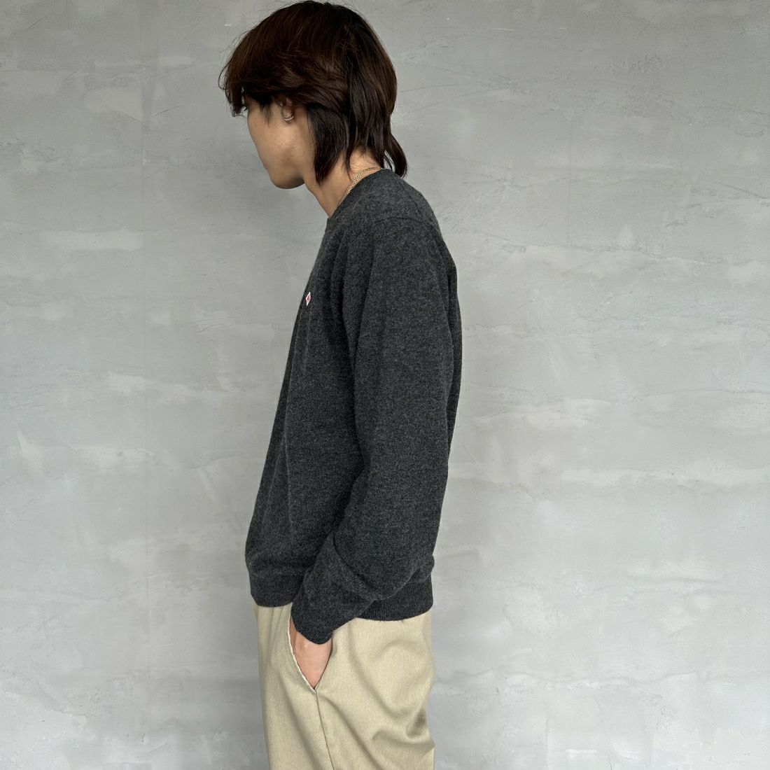 DANTON [ダントン] クルーネックプルオーバーニット [DT-D0028LMW] CARBON &&モデル身長：179cm 着用サイズ：40&&