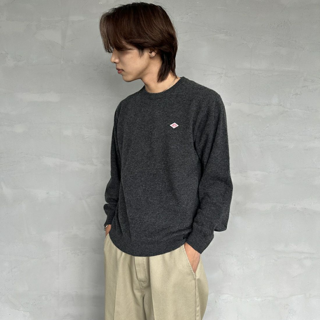 DANTON [ダントン] クルーネックプルオーバーニット [DT-D0028LMW] CARBON &&モデル身長：179cm 着用サイズ：40&&