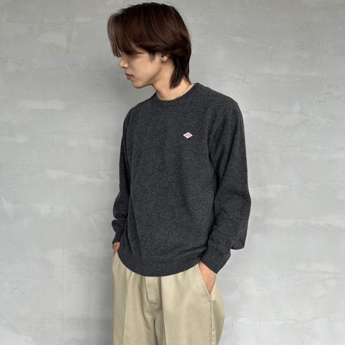 DANTON [ダントン] クルーネックプルオーバーニット [DT-D0028LMW] CARBON &&モデル身長：179cm 着用サイズ：40&&