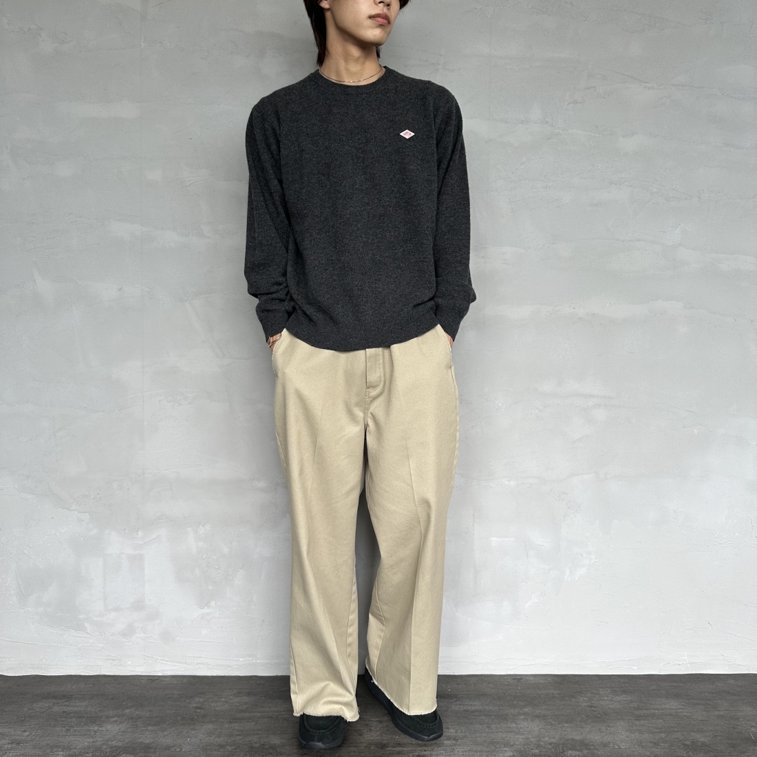 DANTON [ダントン] クルーネックプルオーバーニット [DT-D0028LMW] CARBON &&モデル身長：179cm 着用サイズ：40&&
