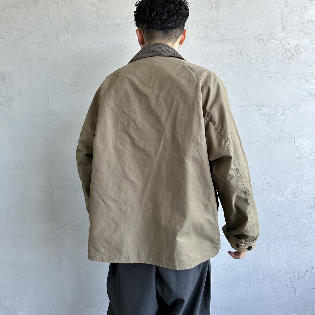 Barbour [バブアー] 別注 BORROWDALE ボロウデイルジャケット [MCAS148-JF] BEIGE &&モデル身長：168cm 着用サイズ：40&&