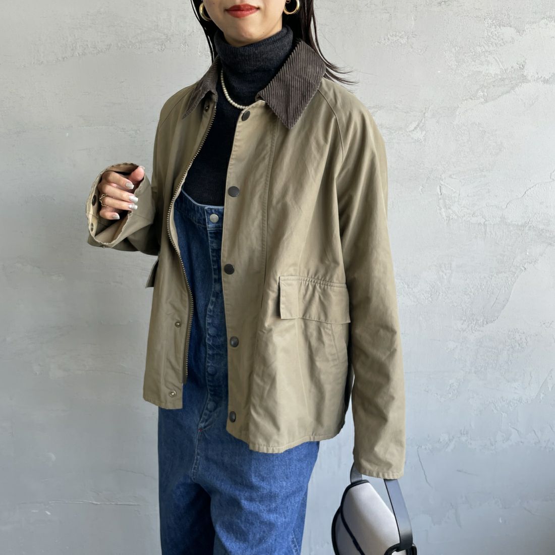 Barbour [バブアー] 別注 BORROWDALE ボロウデイルジャケット [MCAS148-JF] BEIGE&&モデル身長：163cm 着用サイズ：36&&