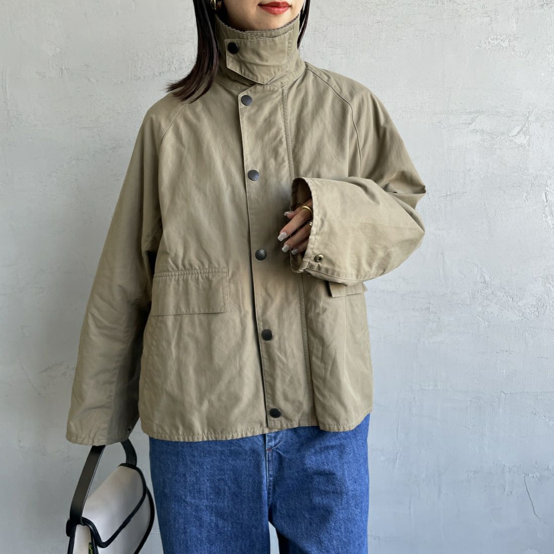 Barbour [バブアー] 別注 BORROWDALE ボロウデイルジャケット [MCAS148-JF] BEIGE&&モデル身長：163cm 着用サイズ：36&&