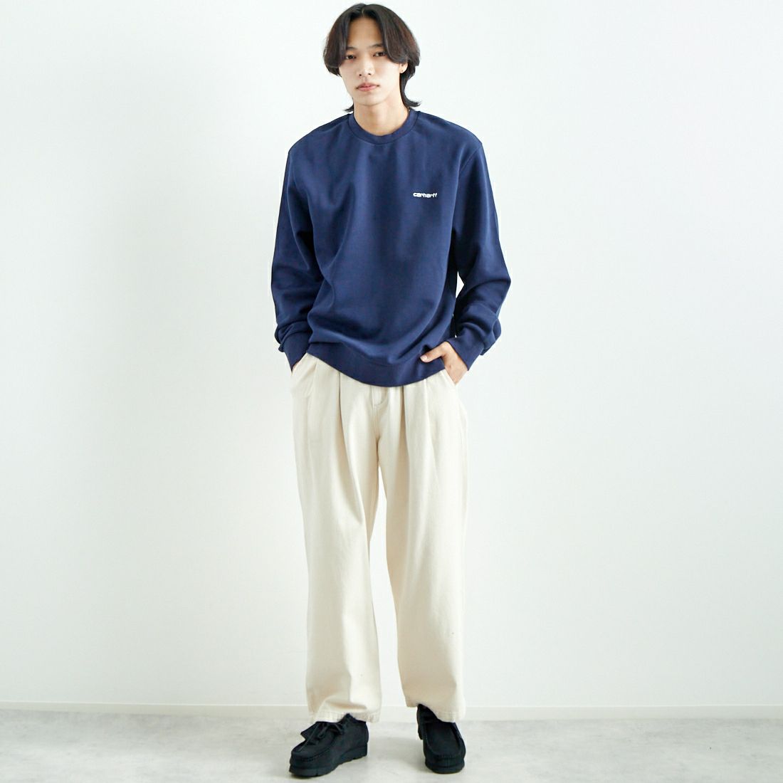 carhartt WIP [カーハートダブリューアイピー] スクリプト ワンポイント刺繍ロゴスウェット [I033657] A F BLU/WH &&モデル身長：179cm 着用サイズ：L&&